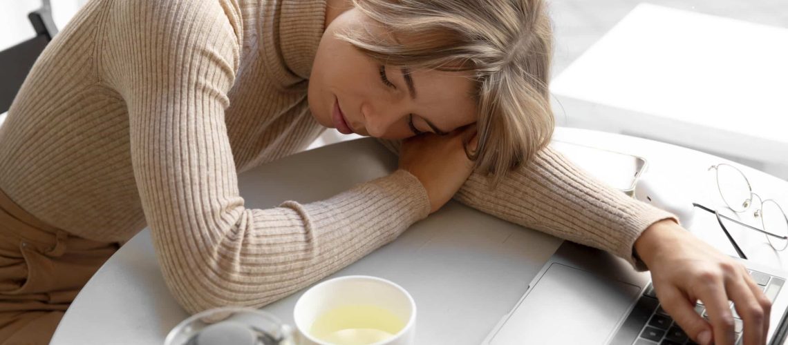 Perché mi mancano le forze durante il giorno? Possibili cause e quando rivolgersi al medico